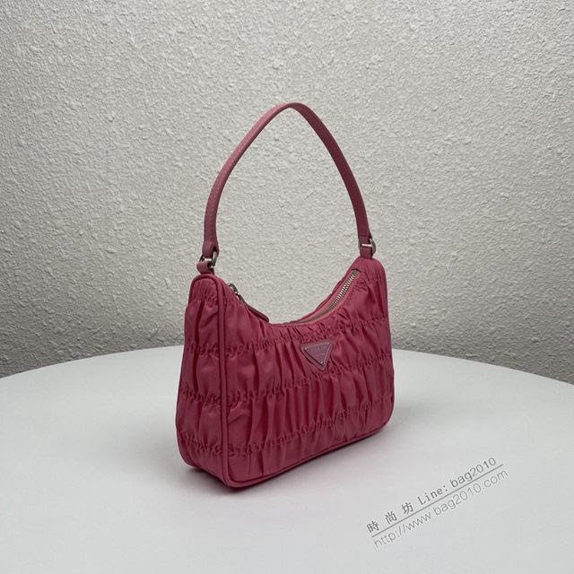 prada女包 普拉達2020專櫃最新款 1NE204 Prada nylon 皺褶Hobo手拎包 Prada復古風腋下包  pyd2304